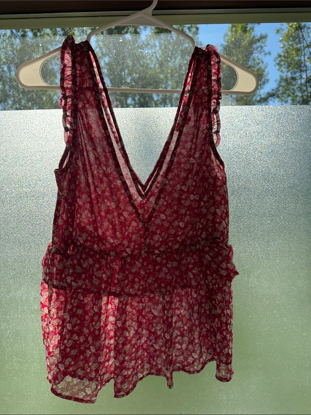 American Eagle Outfitters Red Floral V-Neck Chiffon Camisole